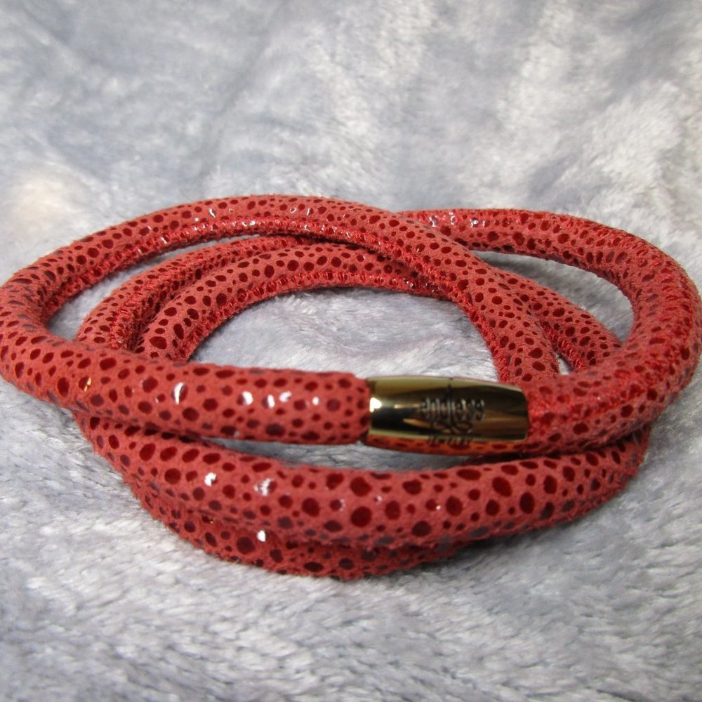 Endless Triple Red Reptile Gold Clasp Bracelet By JLO 8.5 inch NEW A33